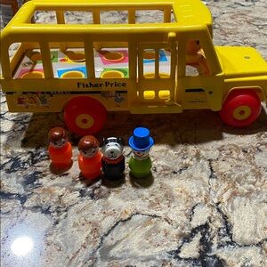 Vintage Fisher Price School Bus #192 Little People Pull Toy 3 people